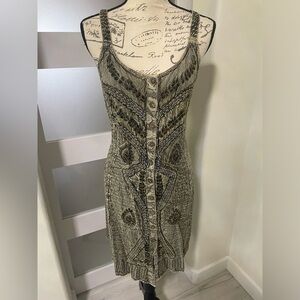 Magic Green Midi Dress with Buttoned Style and Spaghetti Straps